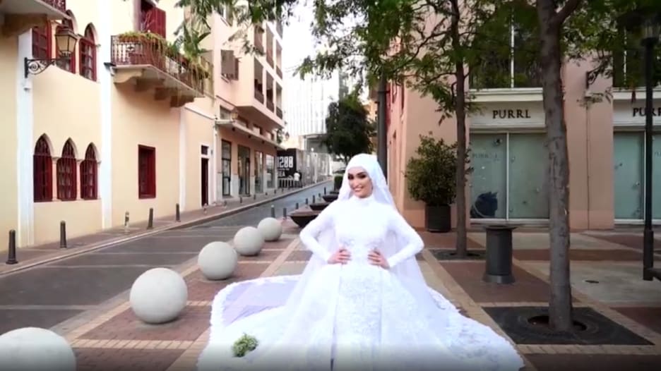 شاهد رد فعل عروس لحظة وقوع انفجار بيروت