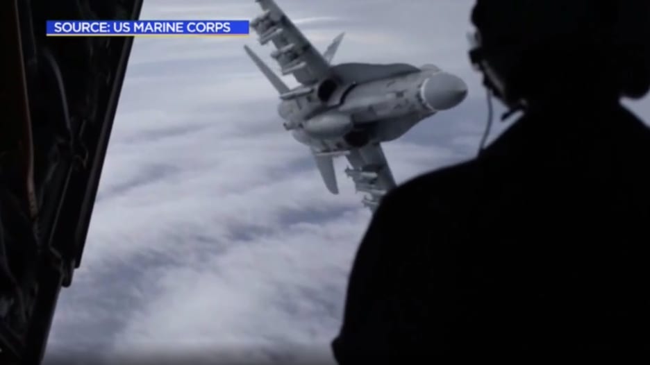 شاهد.. اللحظات الأولى بعد اصطدام مقاتلة F35 بناقلة وقود في الجو