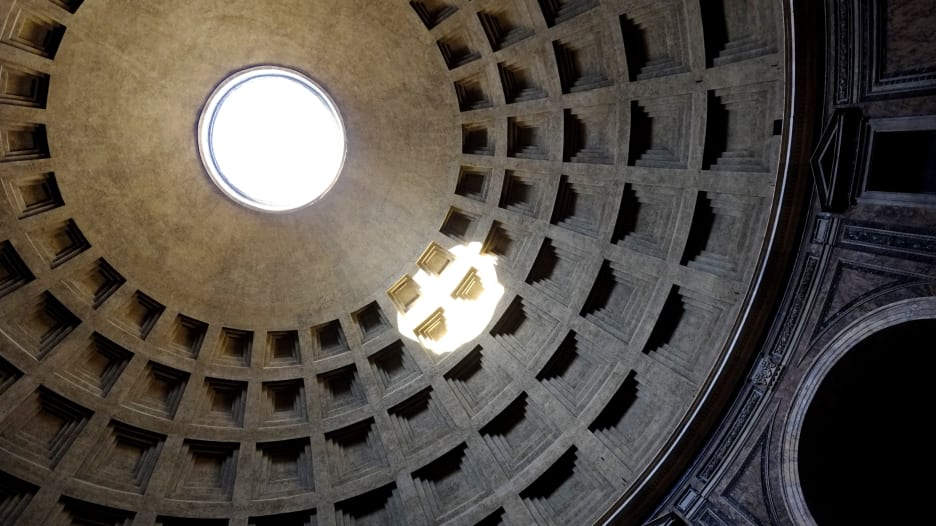 201113095632-pantheon-rome-oculus.jpg