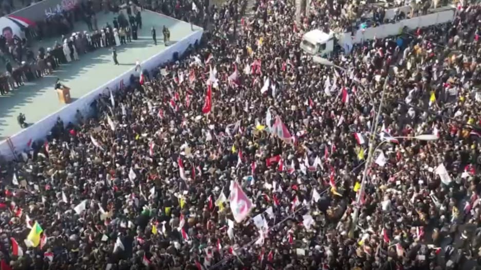 لقطات درون.. تُظهر حجم مسيرة احتجاجية في بغداد بذكرى مقتل سليماني الأولى