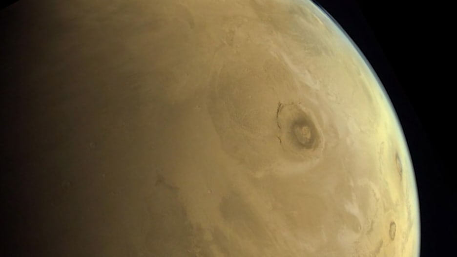 مسبار الأمل الإماراتي يلتقط صورة من المريخ لأطول بركان في النظام الشمسي