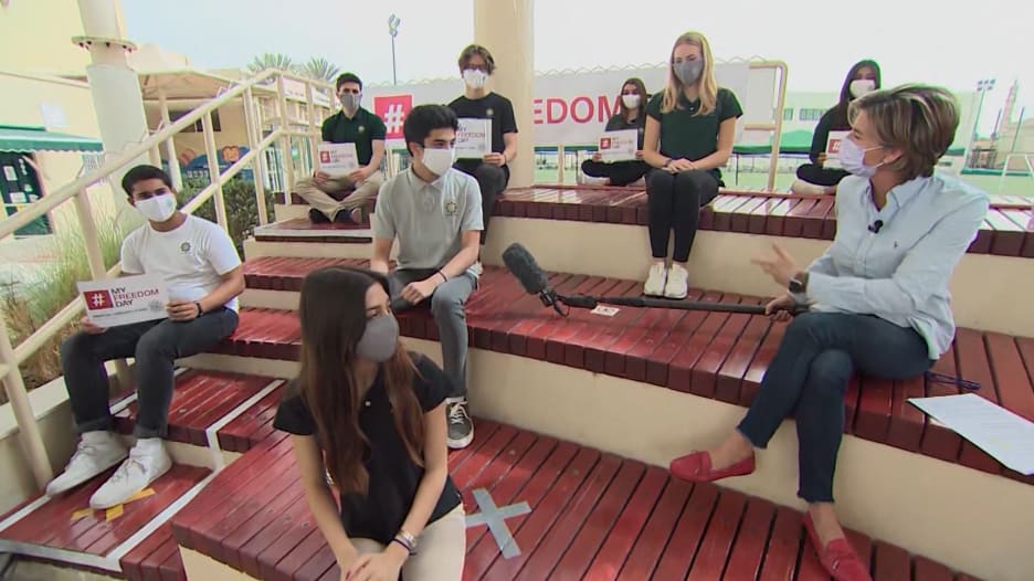 استمع إلى مبادرات طلاب في أبوظبي للمساعدة في إنهاء عبودية العصر الحديث