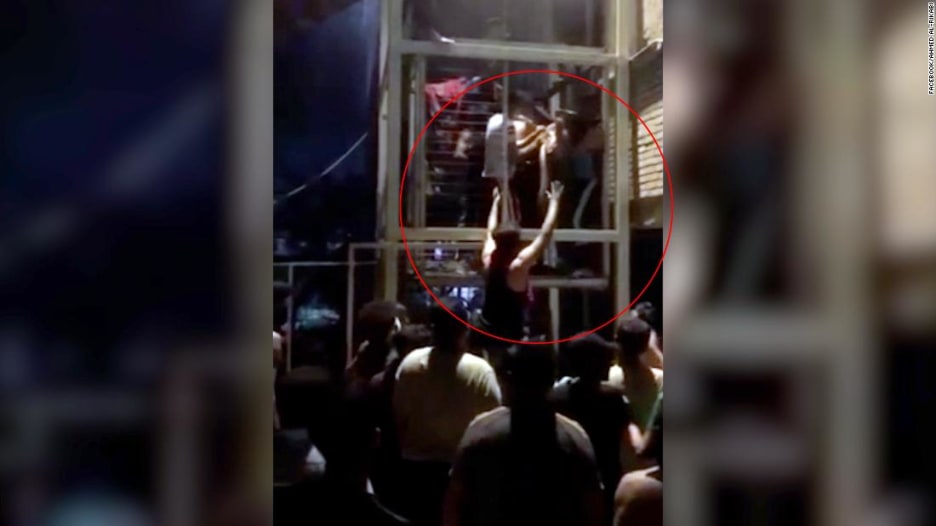 شاهد.. اللحظات الأولى بعد انفجار اسطوانات أكسجين في مستشفى ببغداد