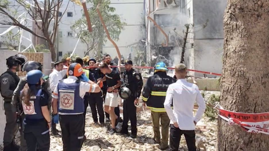 الجيش الإسرائيلي: استهداف مبنى واحد على الأقل بصواريخ من غزة على أشدود