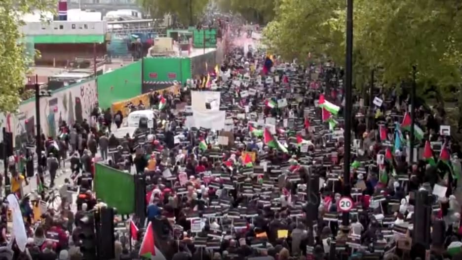 شاهد مظاهرة حاشدة تجوب شوارع لندن تضامنا مع الفلسطينيين