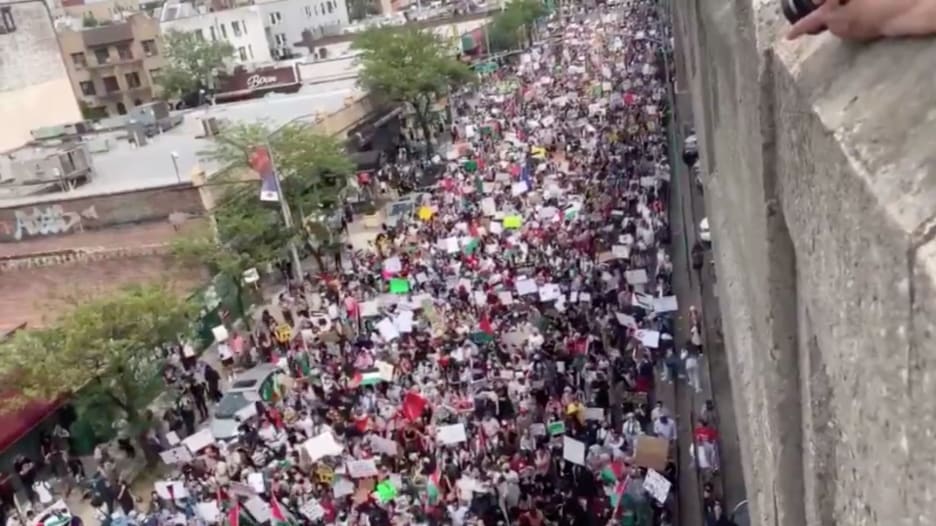 واصفا نفسه بـ"حليف غير فلسطيني".. ناشط يهودي ينشر فيديو لمظاهرة في نيويورك