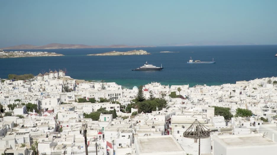 اليونان تفتتح جزراً خالية من فيروس كورونا للسياح