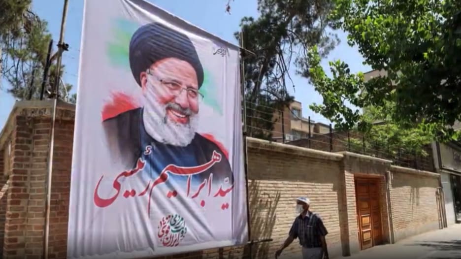 إيران تترقب نتائج الانتخابات الرئاسية ورئيسي الأوفر حظًا