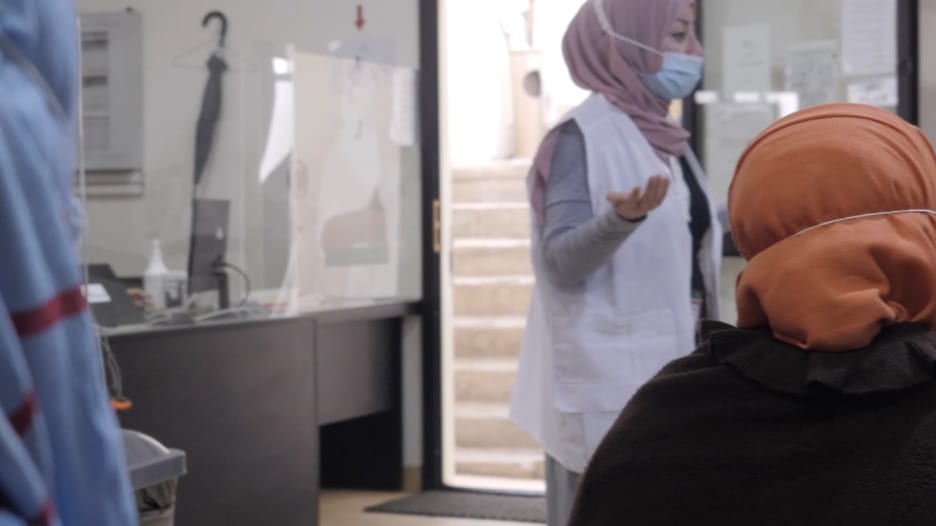 طبيب لبناني يشرح الوضع المأساوي الذي عاشه بعد انفجار مرفأ بيروت