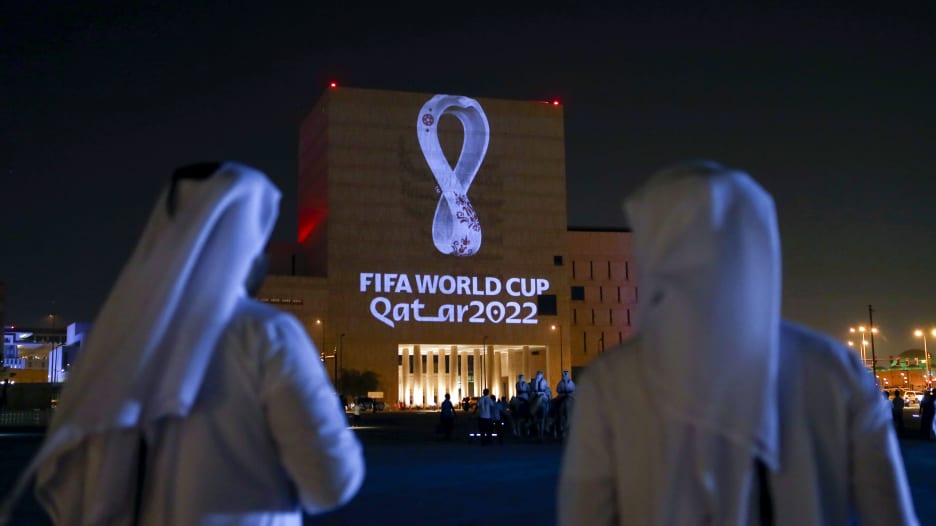 هل ستحقق قطر في شكاوى وضع عمال كأس العالم؟.. وزير الخارجية يوضح لـCNN