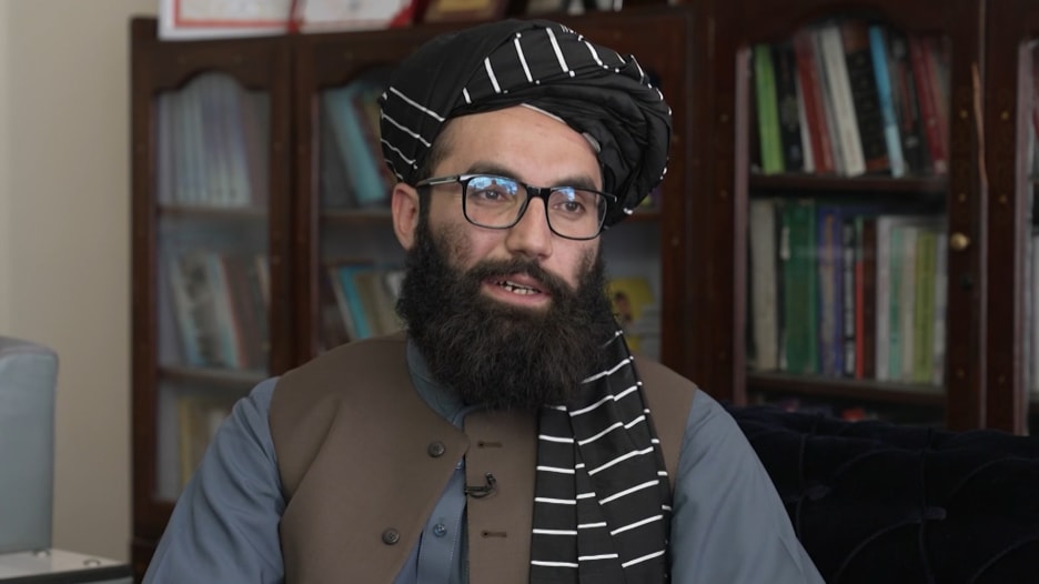 زعيم شبكة حقاني لـCNN: الغرب لن يجبرنا على نسخ ثقافته.. والاعتراف بحكومة طالبان "مصلحة"