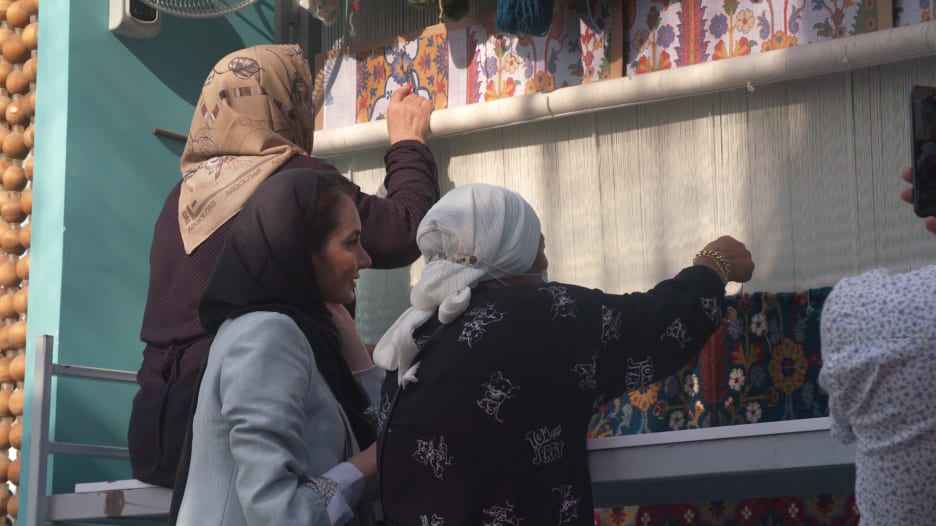 هكذا تصنع سجادة عجمية بنفسك بإكسبو 2020 دبي