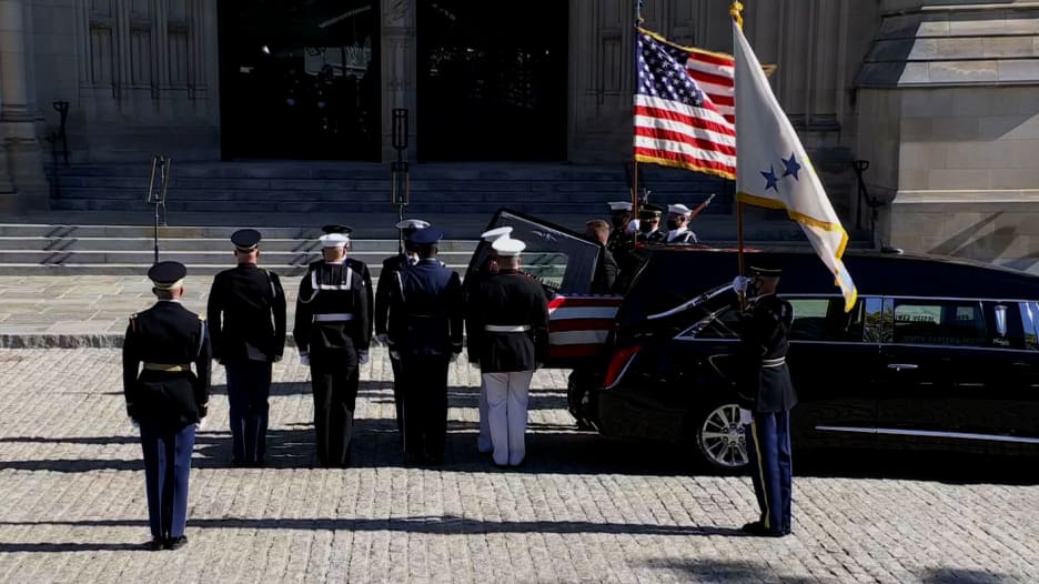 بحضور بايدن وأوباما.. شاهد جنازة كولن باول أول وزير خارجية أمريكي أسود