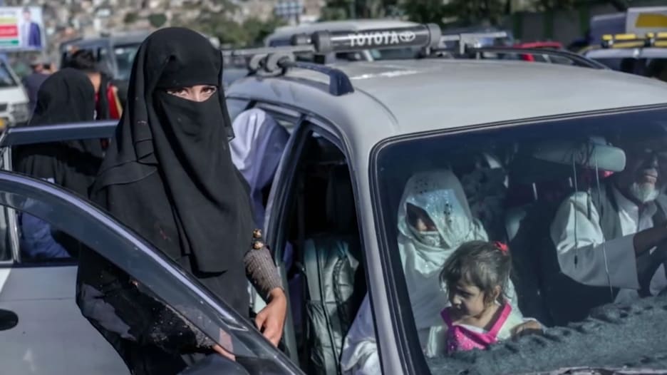 طالبان تقول إن المرأة الأفغانية لا يمكنها القيام برحلات طويلة بمفردها