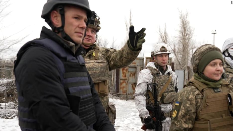 إطلاق نار يفاجئ مراسل CNN أثناء إعداد تقرير عن التوتر شرق أوكرانيا