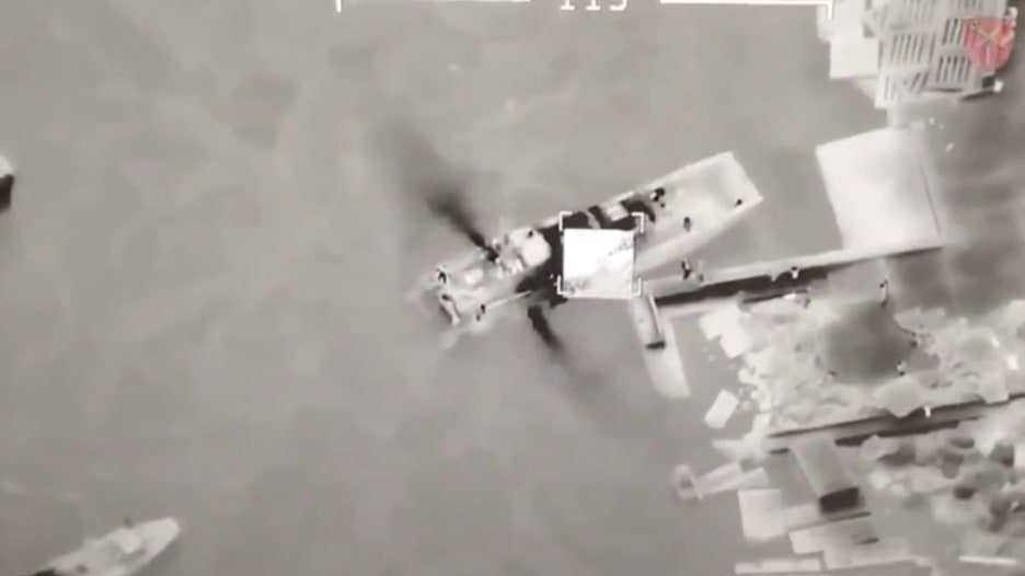 شاهد لحظة تدمير "درون" أوكرانية سفينة روسية في جزيرة الثعبان