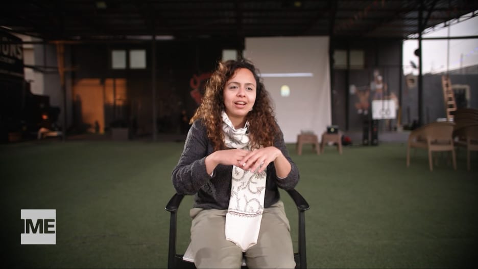 أخرجت أول فيلم وثائقي مصري يُعرض على نتفليكس..المخرجة مي زايد تطمح لزيادة الوعي حول المساواة بين الجنسين