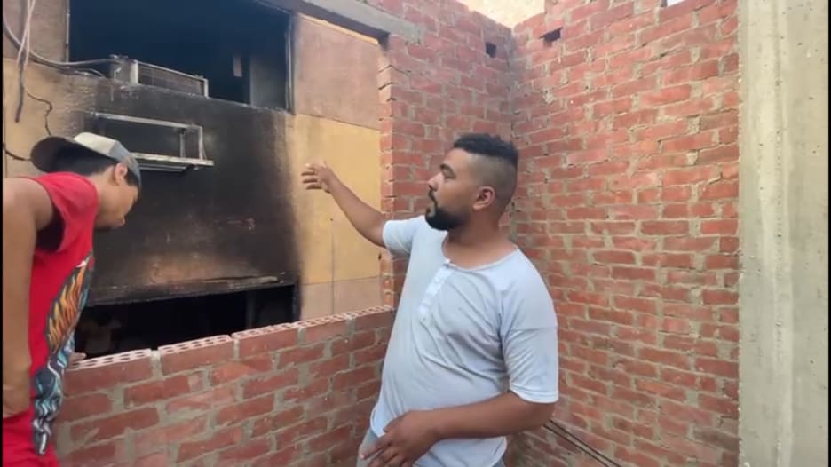 كاميرا CNN تلتقي شهود عيان شاركوا بمحاولة إنقاذ ضحايا حريق كنيسة "أبوسفين" في مصر