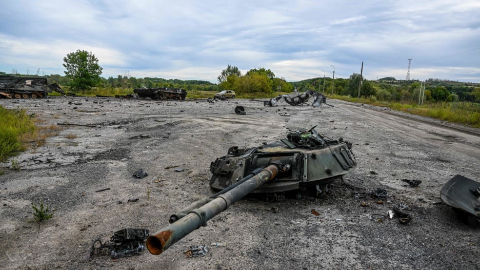 القوات الأوكرانية تشن هجوما مضادا والجيش الروسي ينسحب من إيزيوم