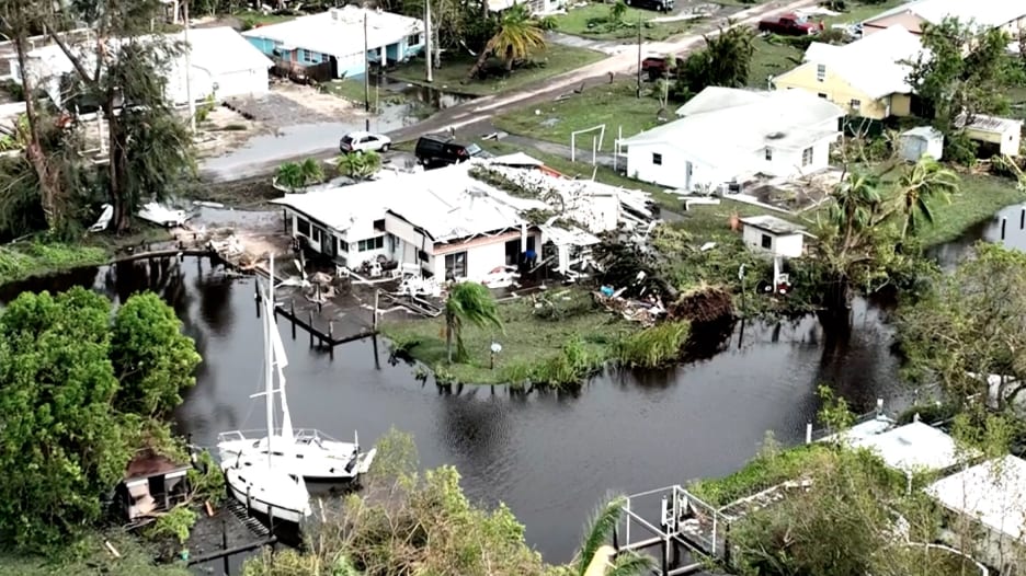 لقطات جوية ترصد دمارًا كارثيًا في فلوريدا نتيجة إعصار "إيان"