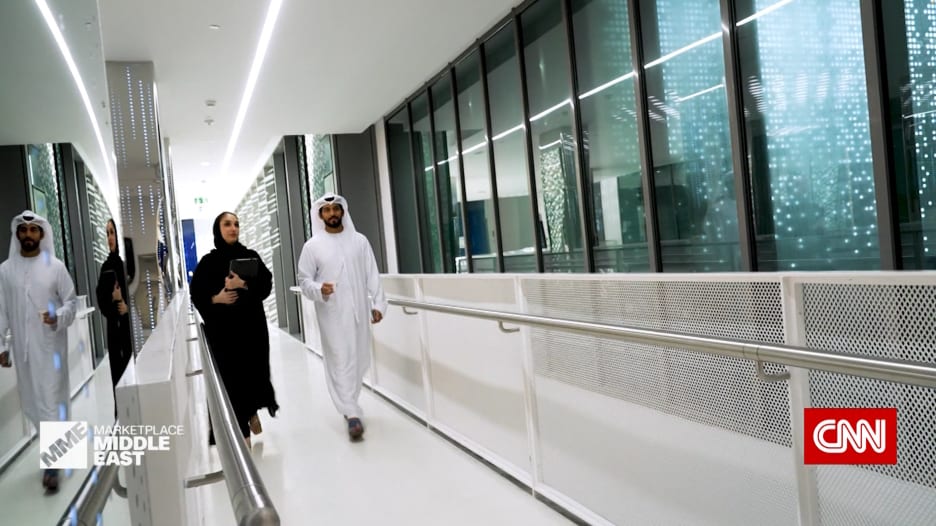 بجامعة مخصصة في المجال.. كيف تحاول أبوظبي أن تصبح مركزا للذكاء الاصطناعي؟