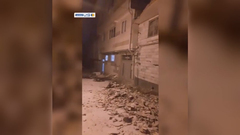 فيديو يظهر اللحظات الأولى بعد وقوع زلزال قوي في إيران