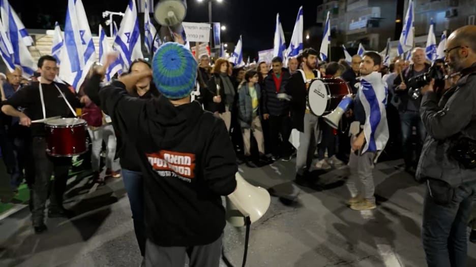 "إسرائيل لن تصبح ديكتاتورية".. مئات الآلاف من مناهضي نتنياهو يخرجون للشوارع