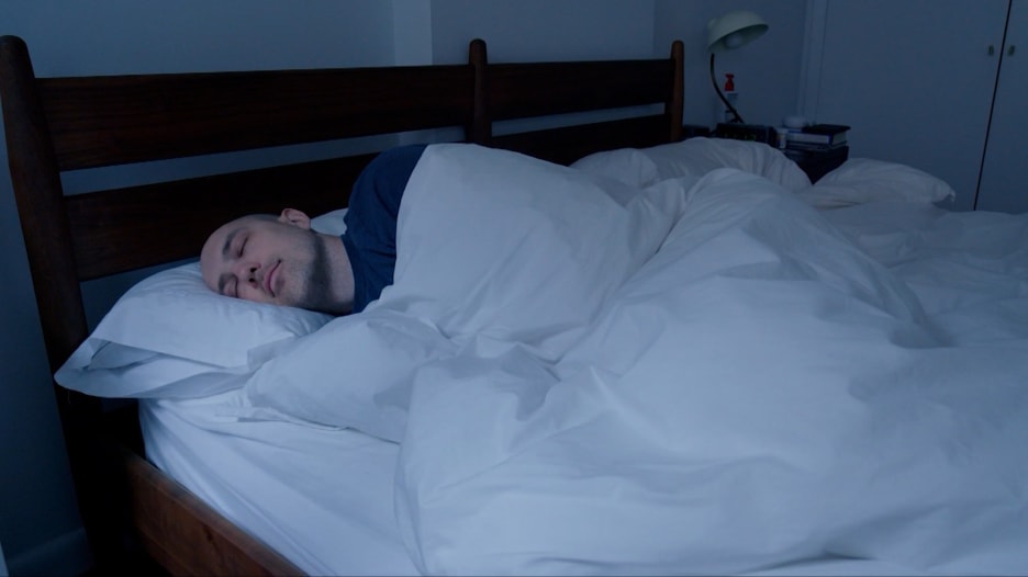 هل سبق وسمعت بمرض "فرط النوم مجهول السبب".. وما أعراضه؟