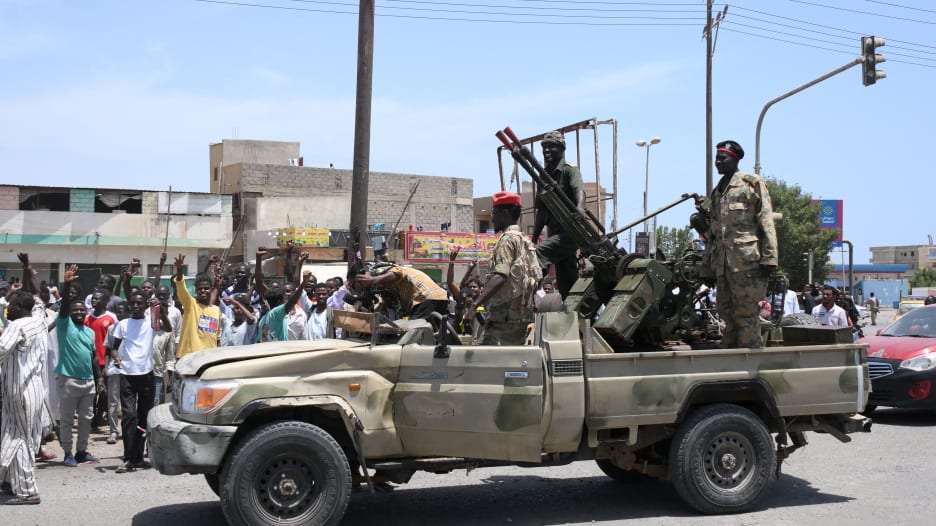 ممثلون عن الجيش السوداني وقوات التدخل السريع يلتقون في جدة.. والسعودية تعلن تقديم 100 مليون دولار من المساعدات للسودان