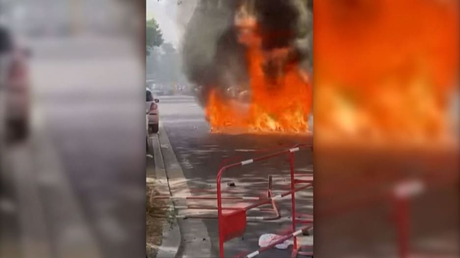 أطلق رصاصة عليه.. كاميرا توثق قتل شرطي لمراهق في باريس بعد تحوّل توقف مروري إلى حادثة مميتة