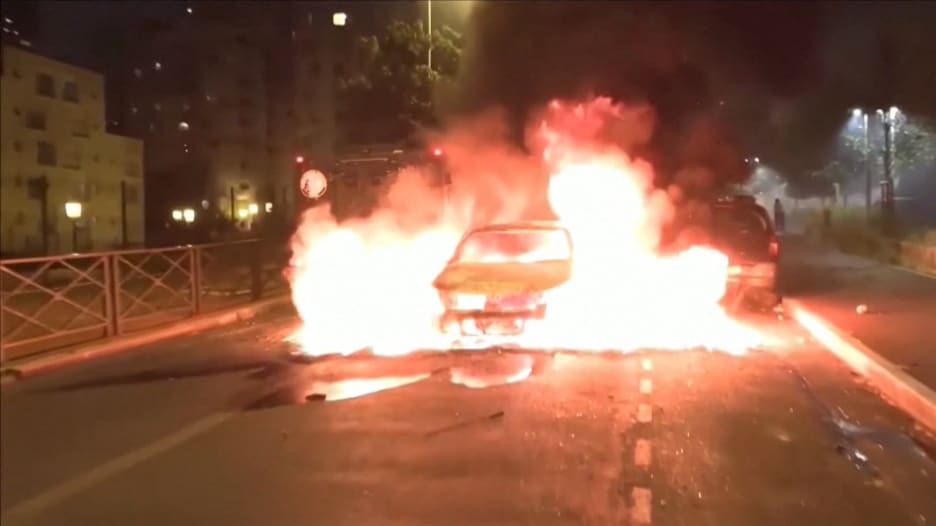 فوضى وعنف.. شاهد استمرار المواجهات بين قوات الأمن والمحتجين في فرنسا
