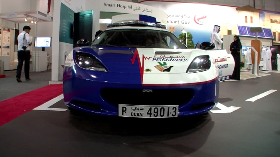سيارة "لوتس" الرياضية تستخدم للإسعاف في دبي