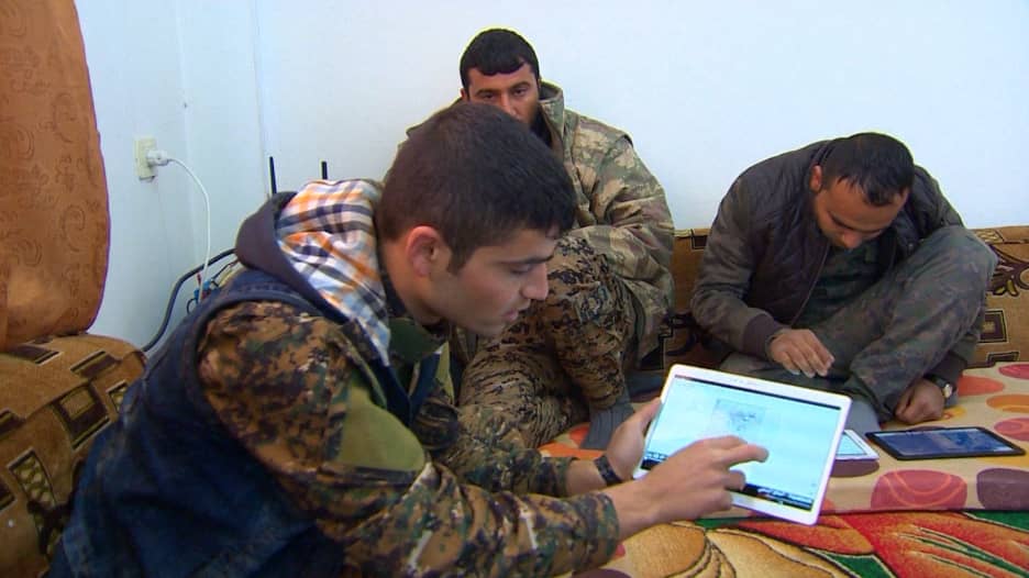 بالفيديو: القوات الأمريكية والكردية في تعاون بمعركة ضد داعش