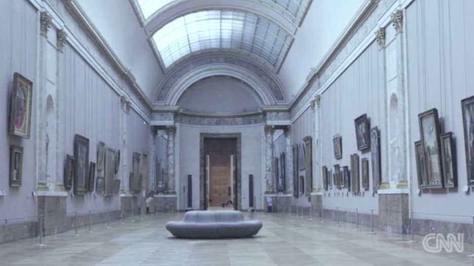 هل تحلم بزيارة متحف اللوفر في باريس؟ تفضل إلى جولة لن يشاركك فيها أحد