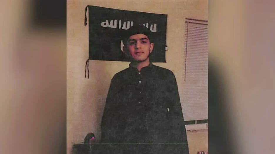 شاهد: القبض على مراهق للاشتباه بمحاولته الانضمام لداعش.. ومحلل CNN يشرح عملية تجنيد التنظيم عبر الانترنت