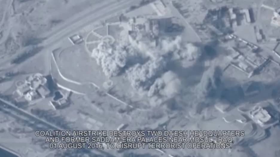 شاهد.. لحظة تدمير قصر لصدام حسين بالموصل يستخدمه داعش مقراً له