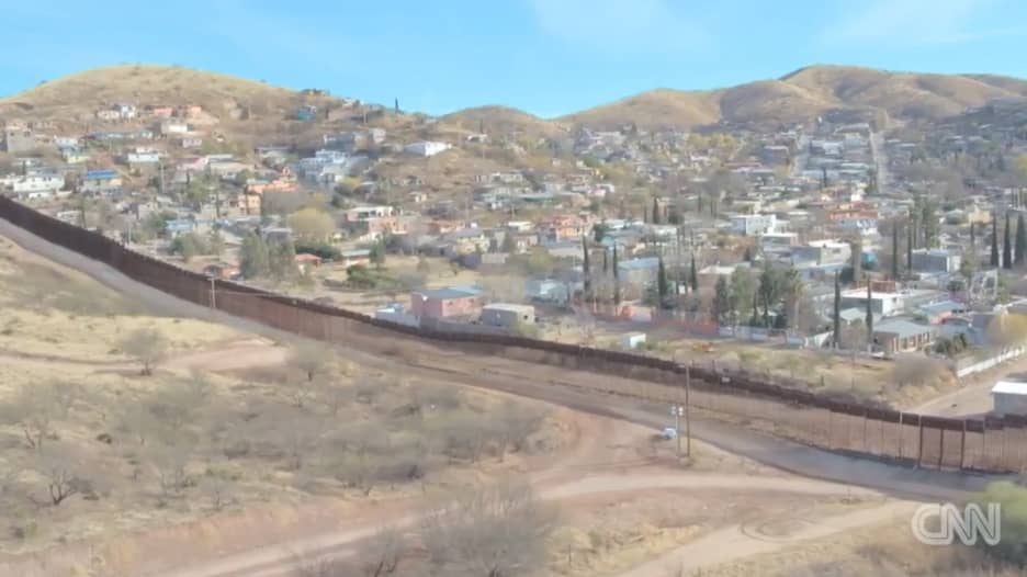 كيف تبدو حقيقة الجدار الحدودي بين أمريكا والمكسيك