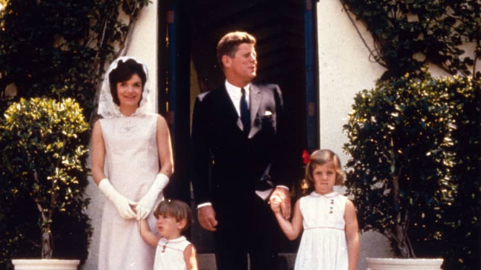شاهد.. مقاطع نادرة لعائلة كينيدي بالبيت الأبيض