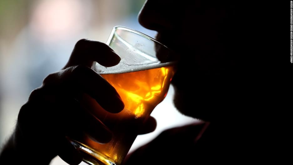 كيف يؤثر شرب الكحوليات على صحتك؟