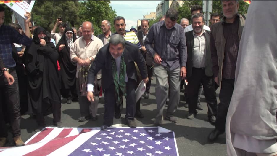 شاهد.. ما الذي يحصل في إيران بعد انسحاب أمريكا من الاتفاق النووي؟
