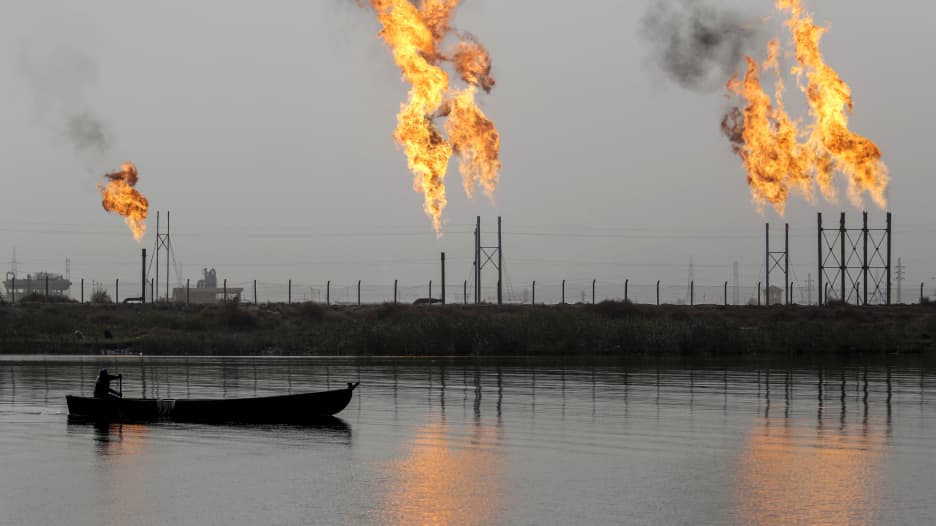 أين تتجه أسعار النفط وموازنات الخليج في 2018؟