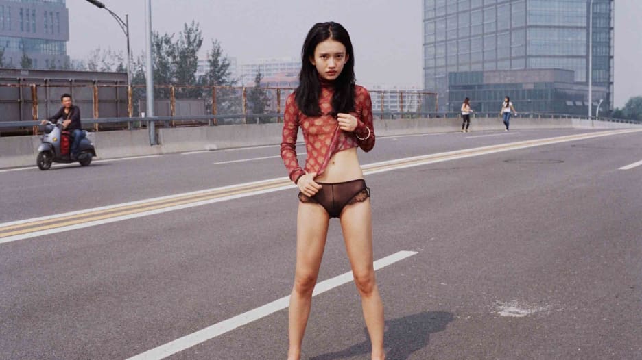 كيف تحدت امرأة الصور النمطية المفروضة على النساء الصينيات؟