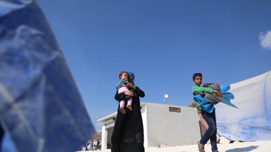 بعد 7 سنوات على بداية الحرب.. عائلات تهرب لأول مرة من إدلب