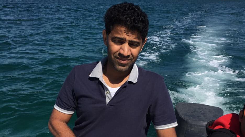 بحريني أنقذ أب وأطفاله من الغرق..تعرف على القصة من روايته