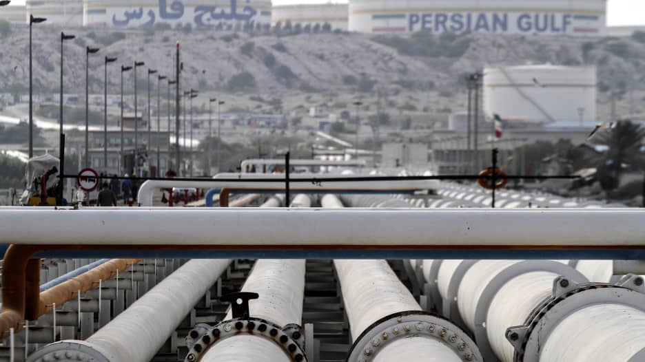 قبل أيام من العقوبات على النفط الإيراني.. إلى أين تتجه صادرا