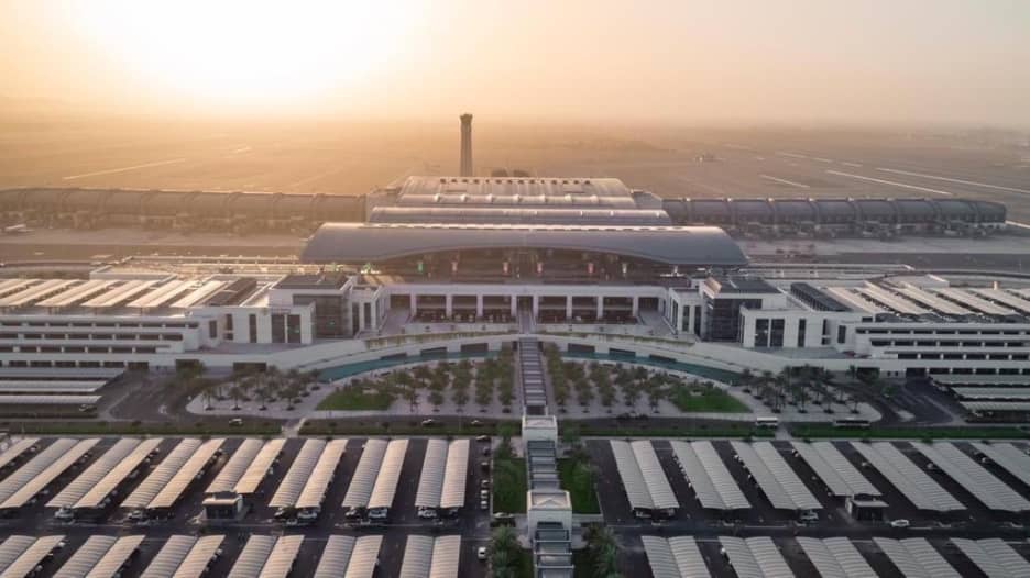 عُمان تفتح مطار مسقط الدولي.. تعرف على تكلفته وإمكانياته
