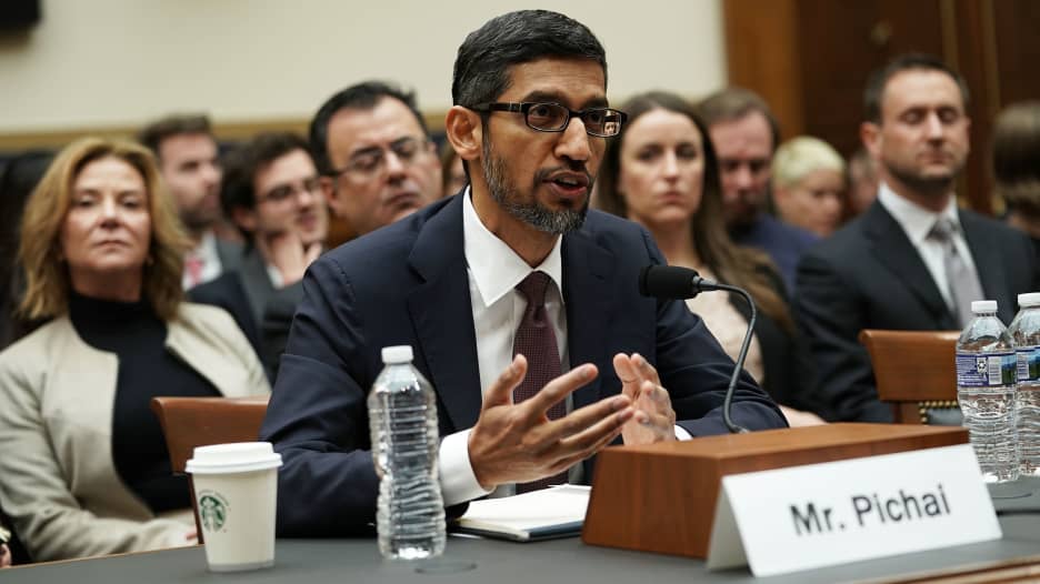بماذا أجاب مدير غوغل التنفيذي الكونغرس حول جمع المعلومات؟