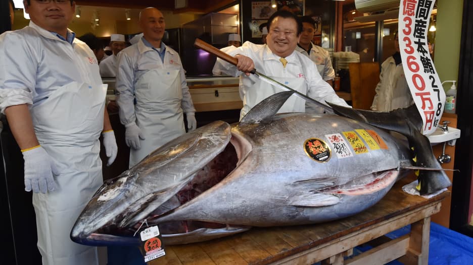 بيع سمكة تونة ضخمة مقابل 3.1 مليون دولار في مزاد بطوكيو