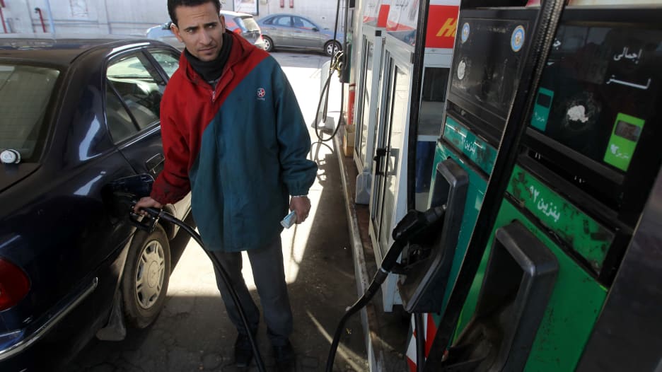 مصر تتبع خطى 3 دول خليجية ربطت أسعار الوقود بالأسعار العالمي