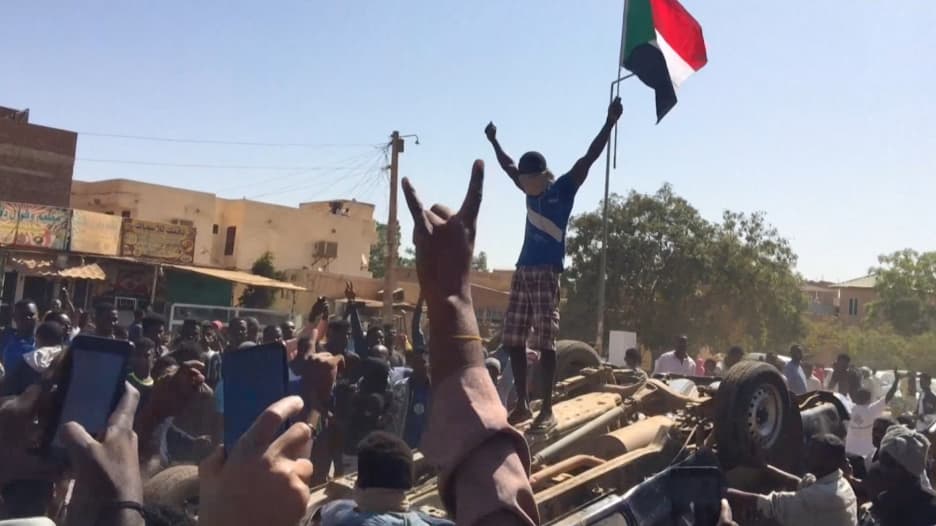 جنازة محتج سوداني تتحول لمظاهرة ضد نظام البشير